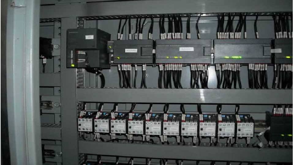 PLC系统控制柜再机械手智能控制中的应用